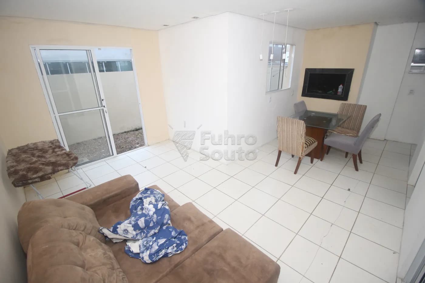 osqx2j-pelotas-casa-condominio-tres-vendas-14-07-2025_23-48-47-24.webp