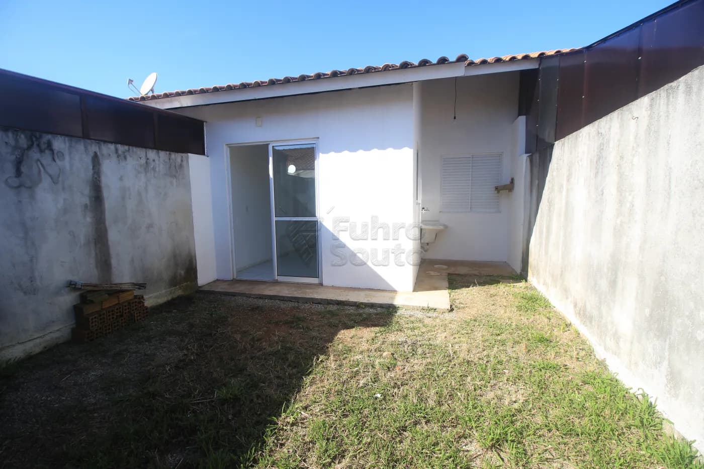 pelotas-casa-condominio-areal-02-07-2025_22-04-08-22.webp