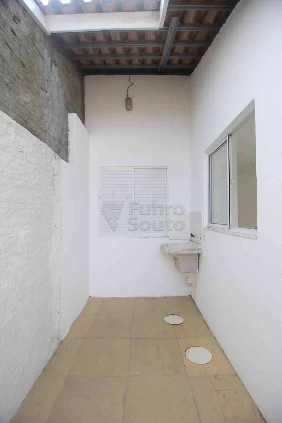 pelotas-casa-condominio-areal-17-05-2025_02-14-40-17.webp