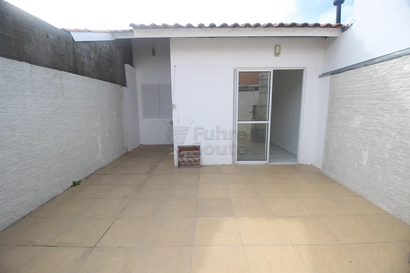 pelotas-casa-condominio-areal-17-05-2025_02-14-42-19.webp