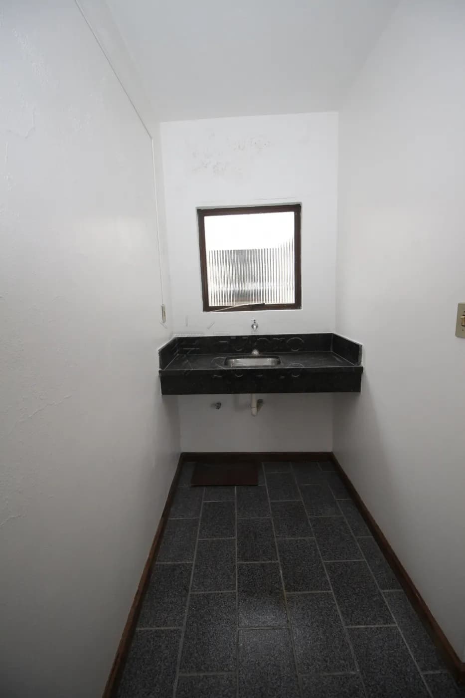q38zn-pelotas-comercial-sala-fora-de-condominio-centro-17-06-2024_18-44-54-6.webp