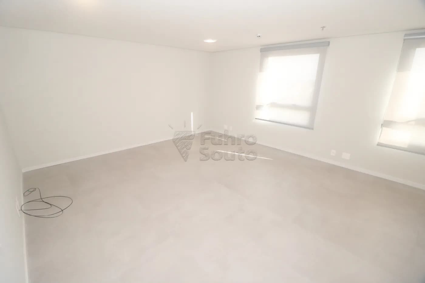 qlvoza-pelotas-comercial-sala-em-condominio-sao-goncalo-06-05-2026_23-07-20-69fbf3d84fca0.webp