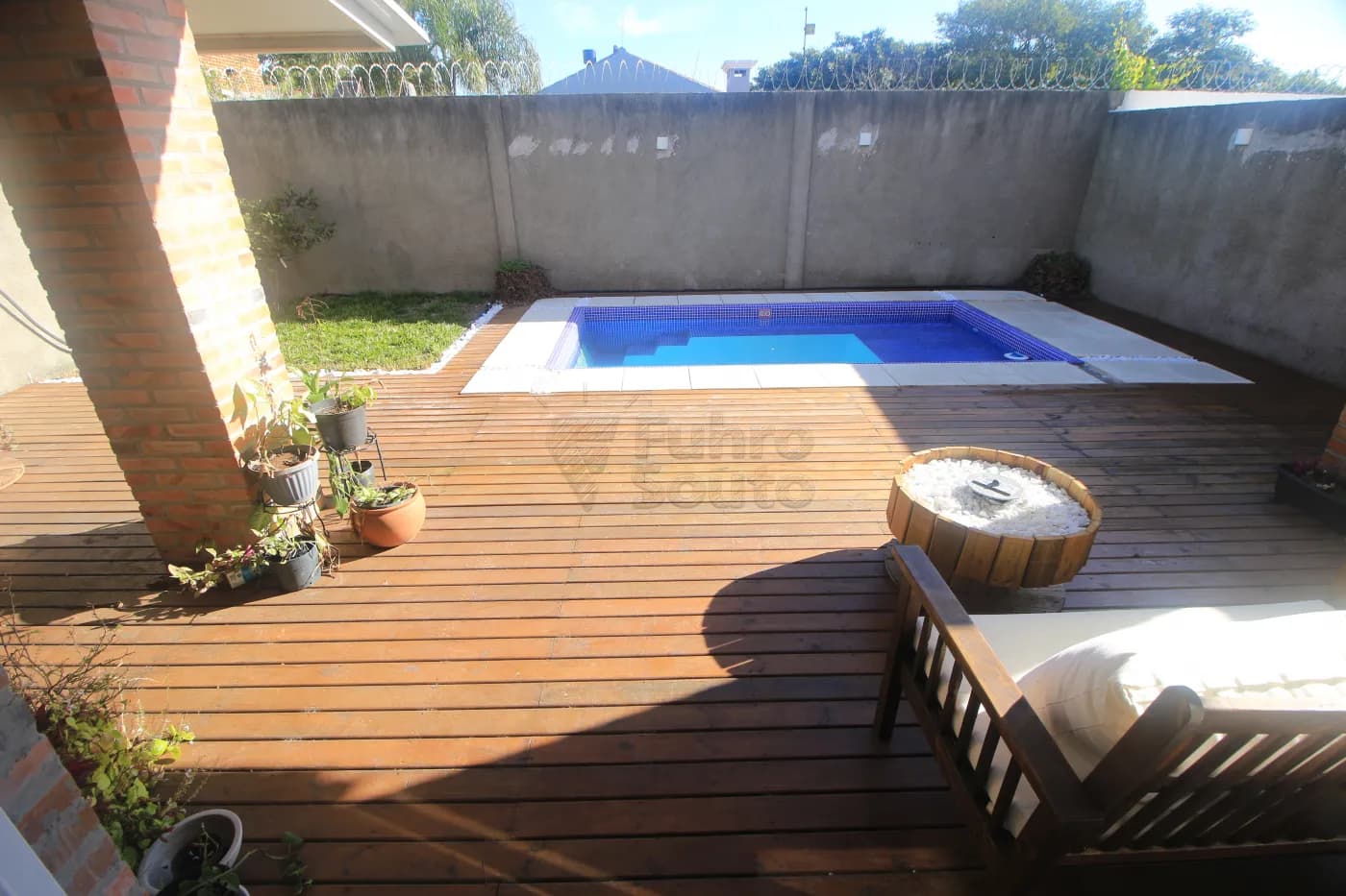 qr42ir-pelotas-casa-condominio-laranjal-14-06-2025_01-08-04-13.webp