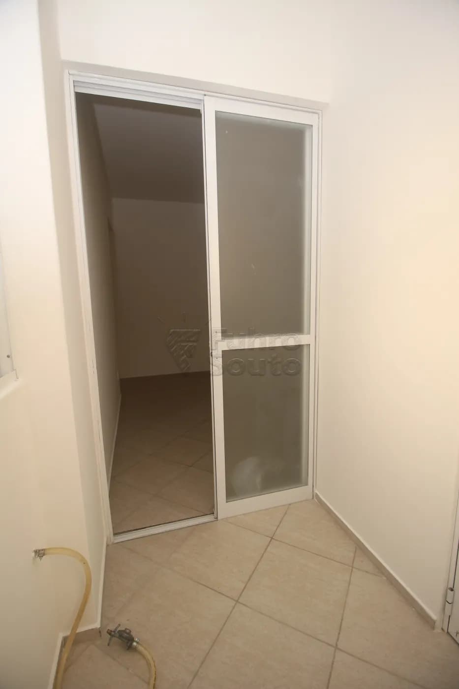 qs242m-pelotas-apartamento-padrao-centro-30-05-2025_10-21-52-9.webp