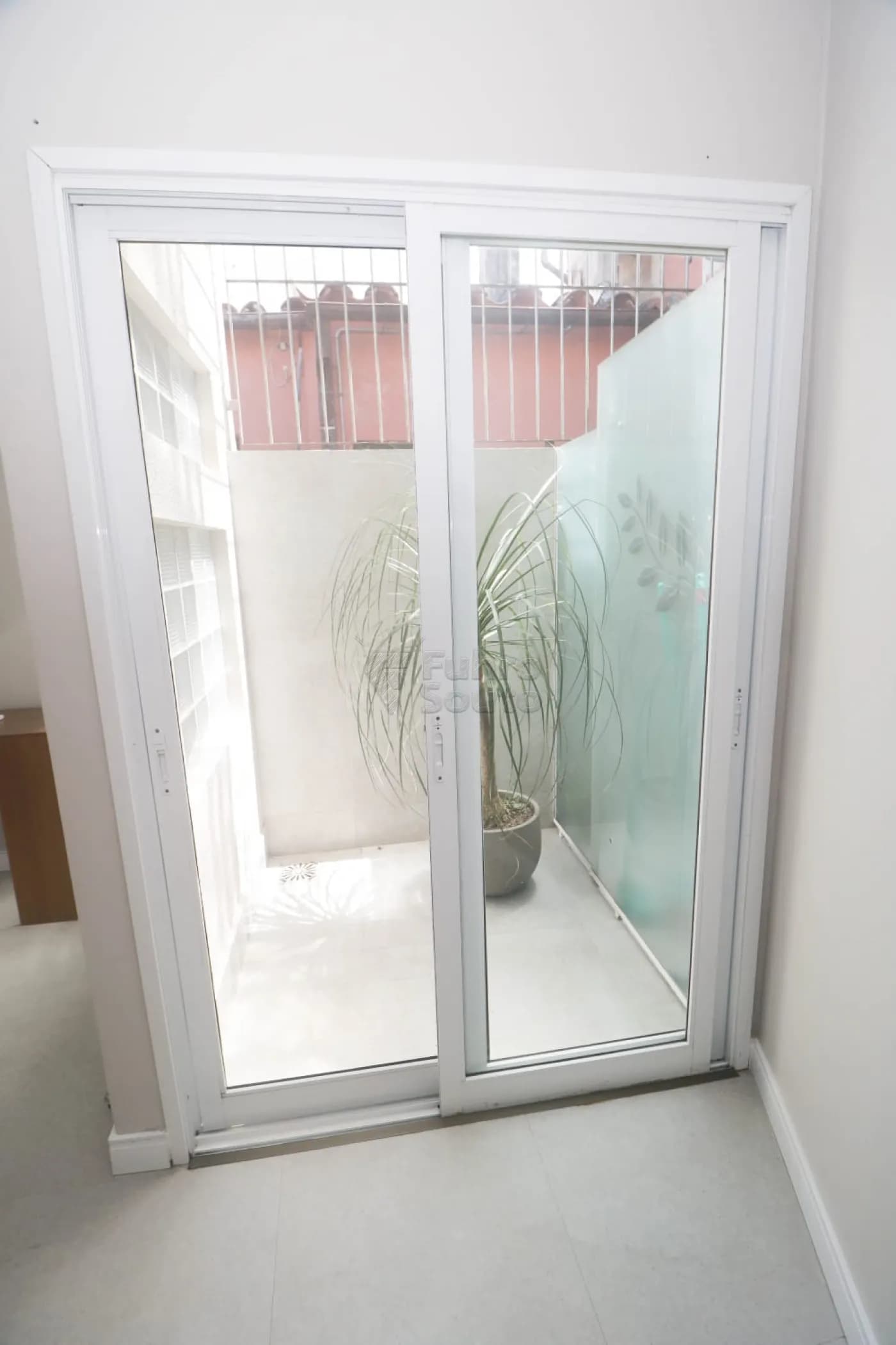 qvlv24-pelotas-comercial-sala-fora-de-condominio-centro-04-12-2025_11-14-15-9.webp