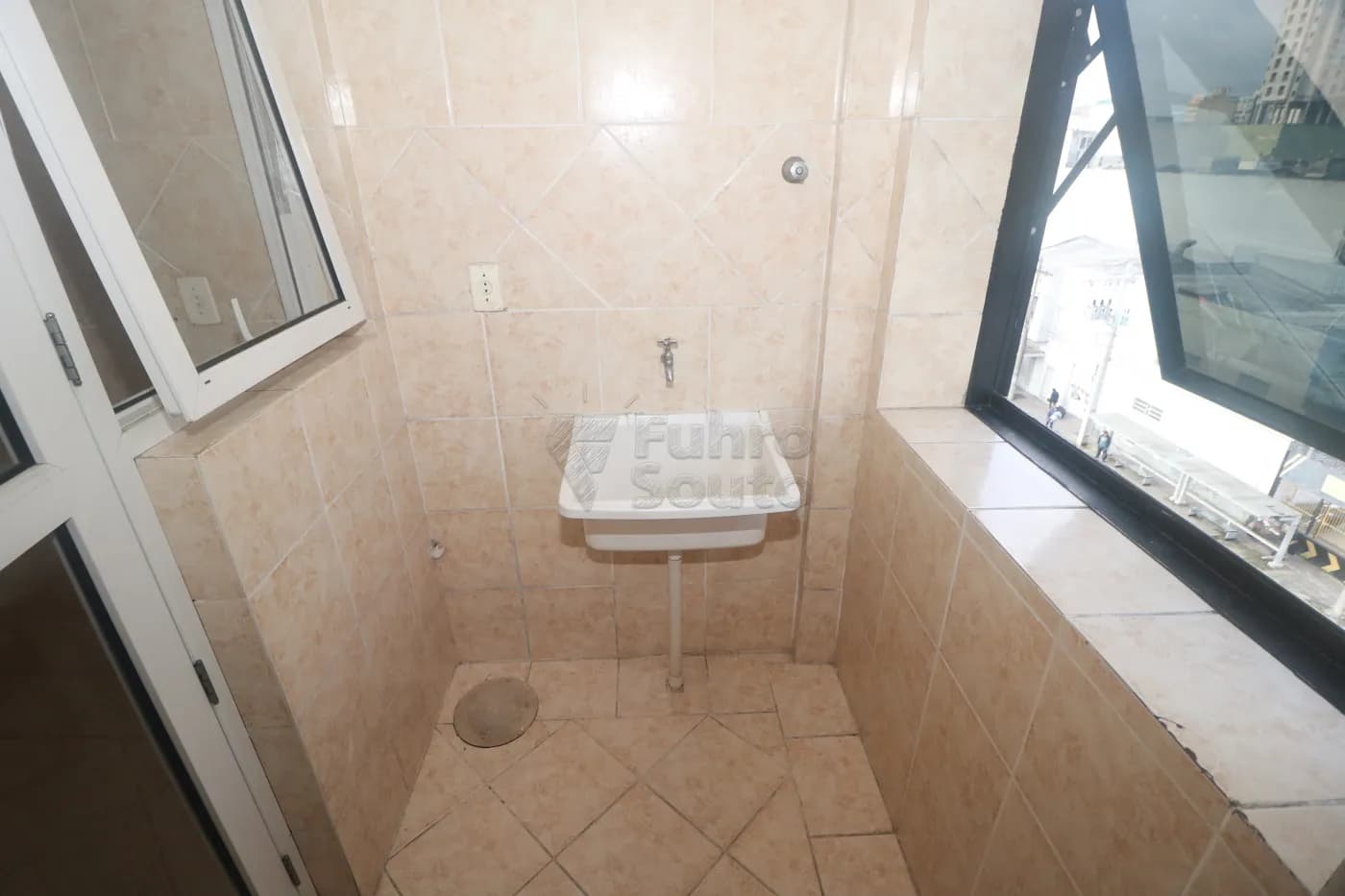 qwj7be-pelotas-apartamento-padrao-centro-14-07-2026_00-37-18-6a55aeee241aa.webp