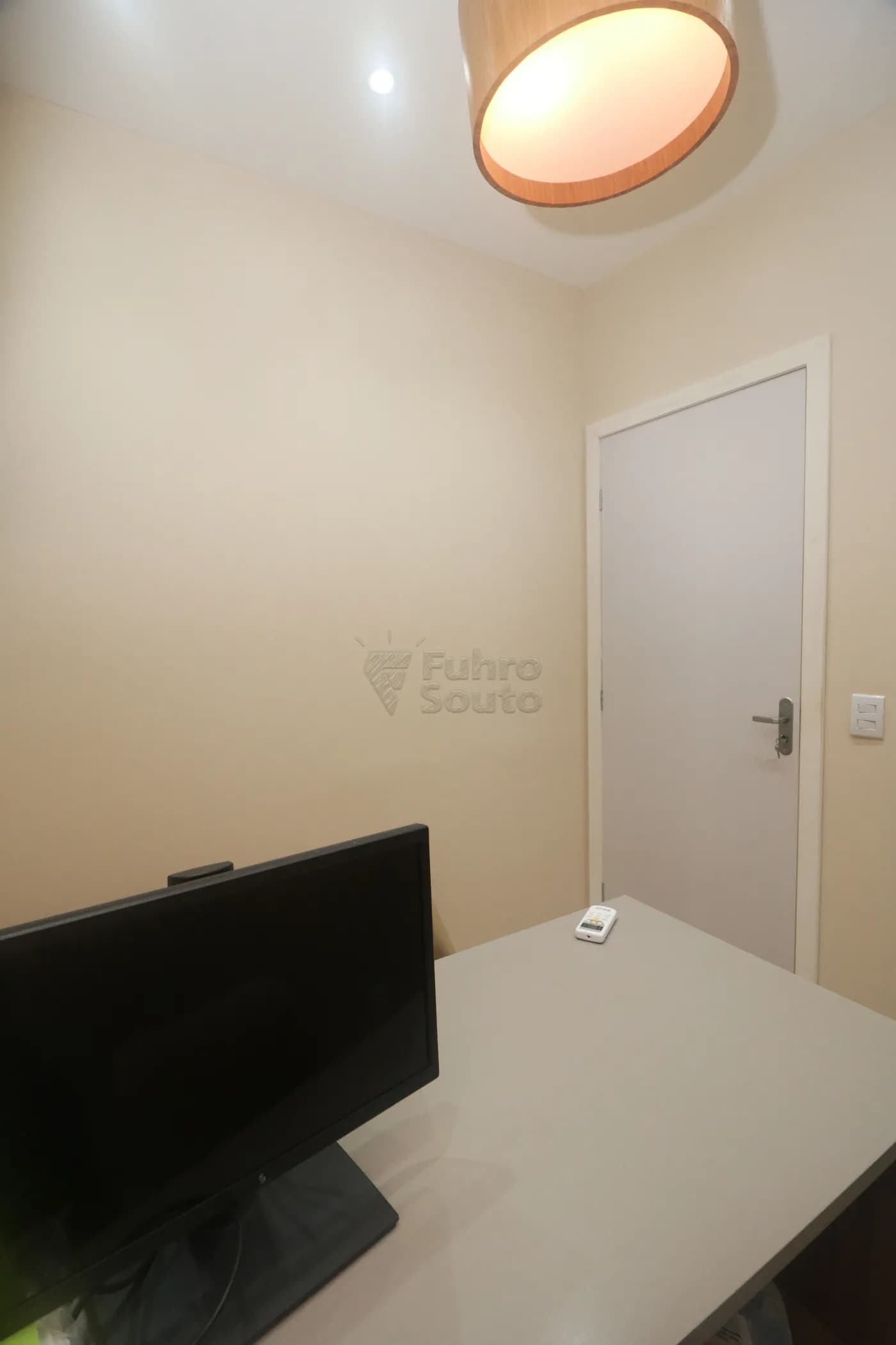 r09i7y-pelotas-comercial-sala-em-condominio-areal-24-04-2026_23-39-10-69ec294ef2f76.webp