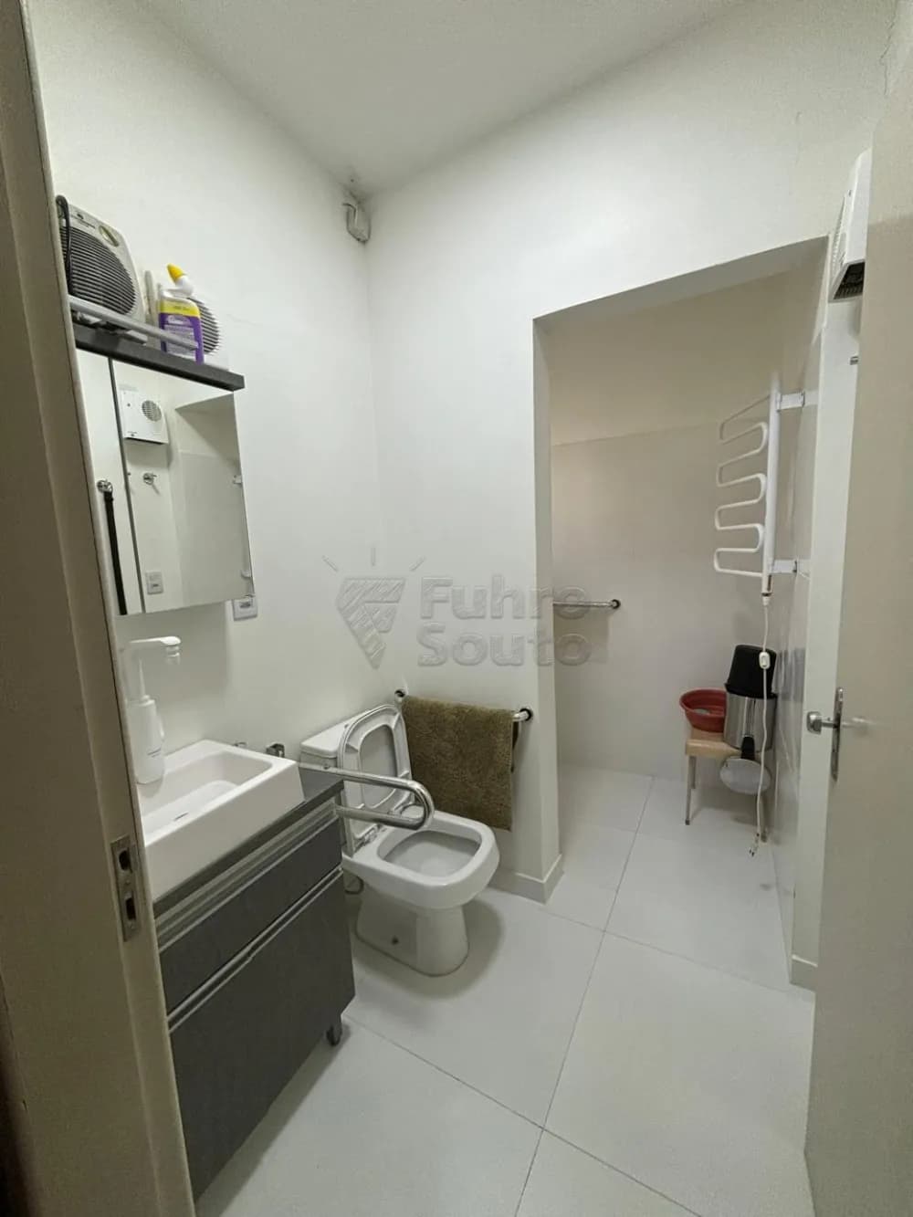 r0wrt9-pelotas_casa_padrao_centro_12-06-2025_10-03-15_25.webp