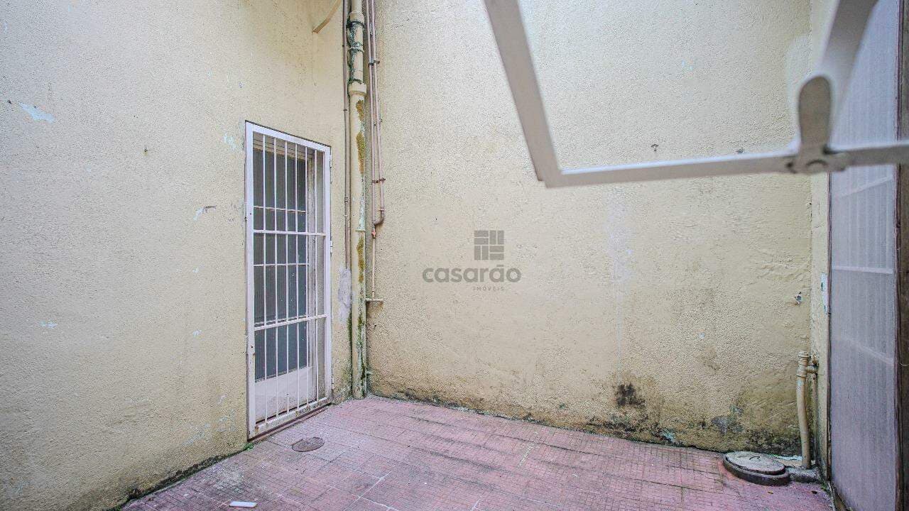 r1vff-casa-comercial-no-pelotas-area-de-luz-interna.jpg