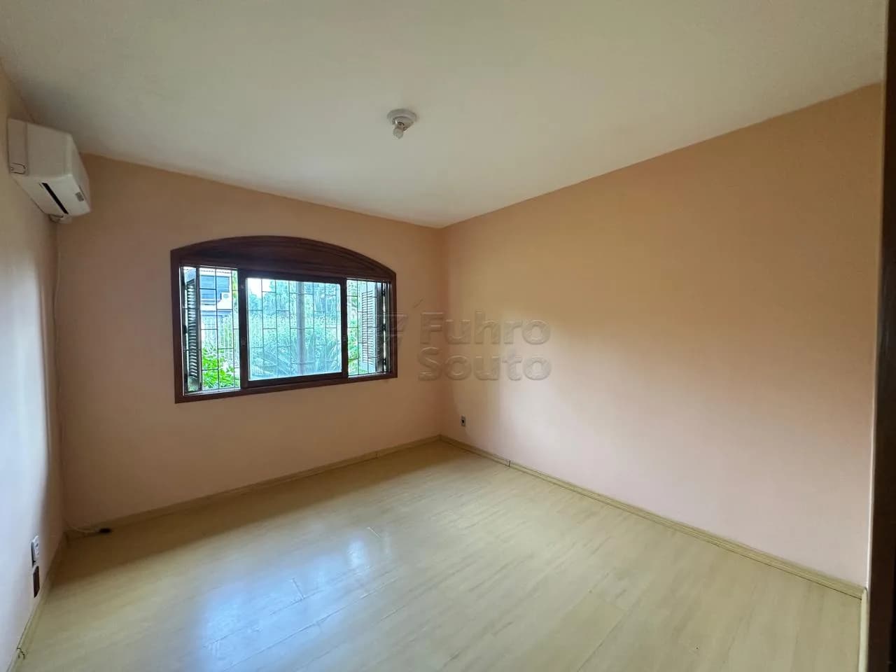 r26l7u-pelotas_casa_padrao_centro_28-05-2026_17-57-50_11.webp