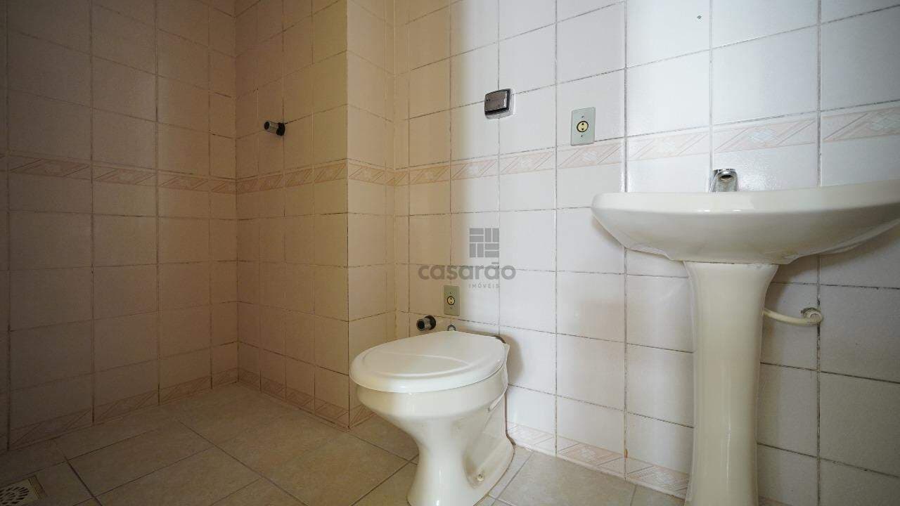 r48dt5-studio-1-quarto-no-pelotas-banheiro-social.jpg
