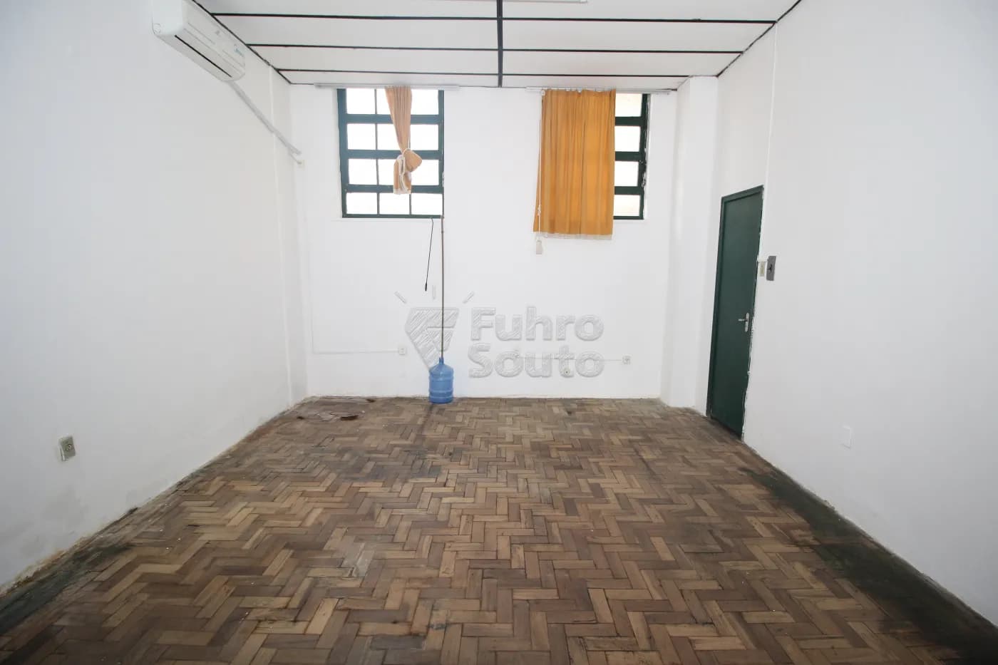 r8cf-sala-2.webp