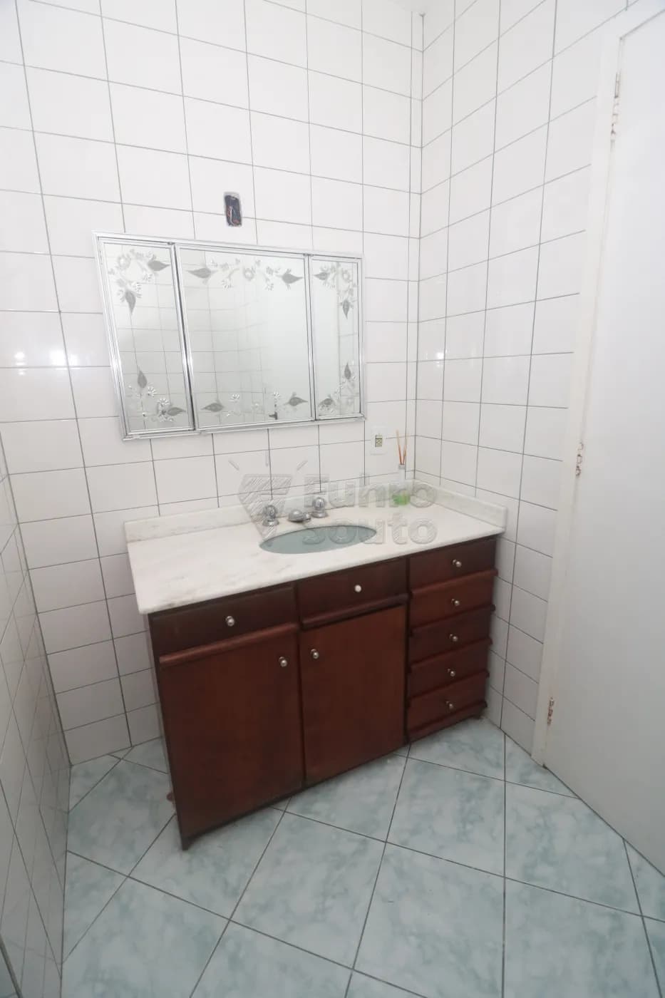 rgxque-pelotas-apartamento-padrao-centro-27-05-2026_01-14-46-6a166fb64dde9.webp