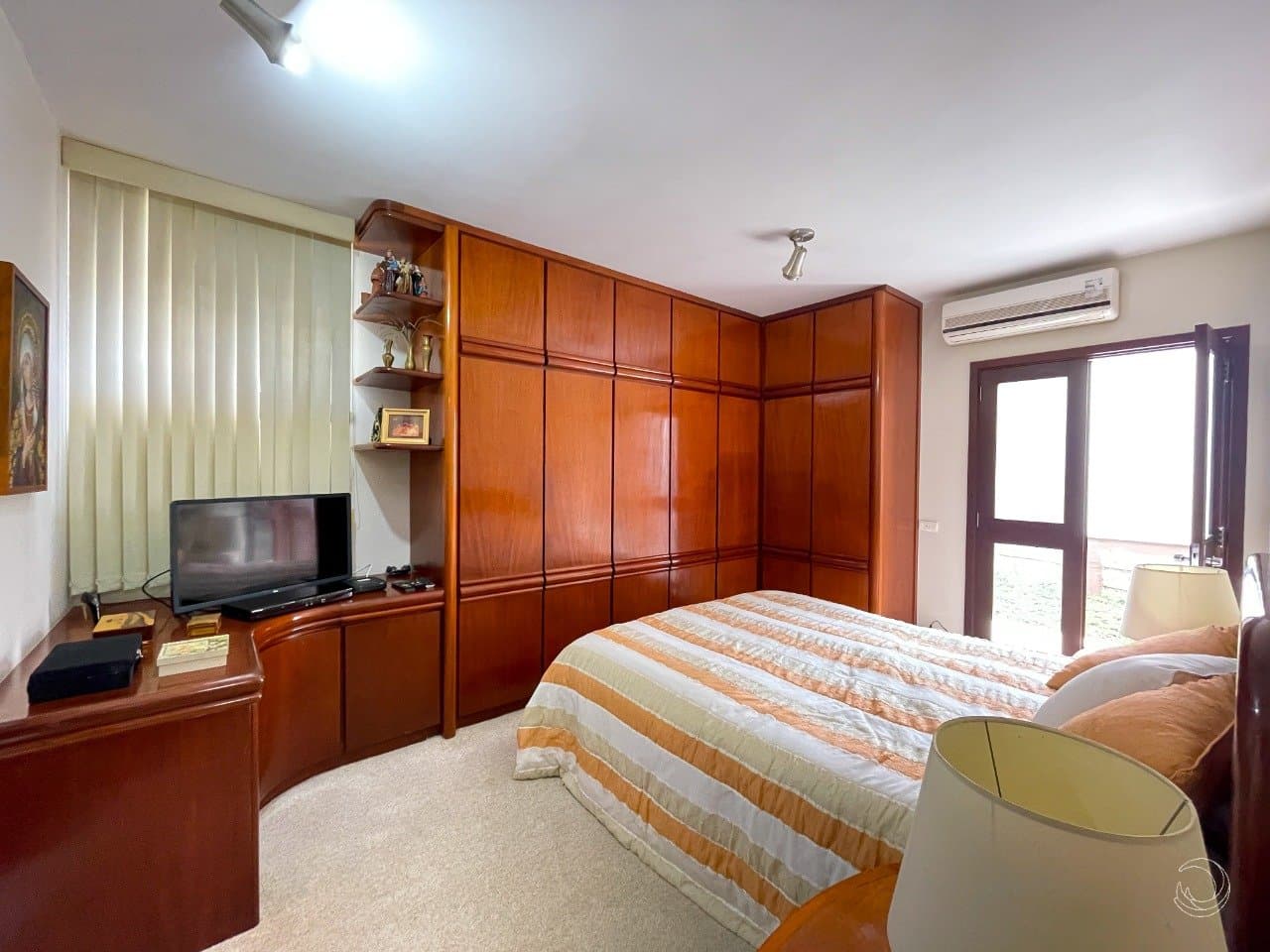 ri2gih-i988mUTA9QM59l14v8dH_3519366df10d78c0a5.jpg