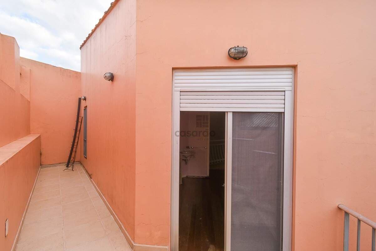 rlzj5-casa-comercial-8-quartos-no-pelotas-sacada-3.jpg