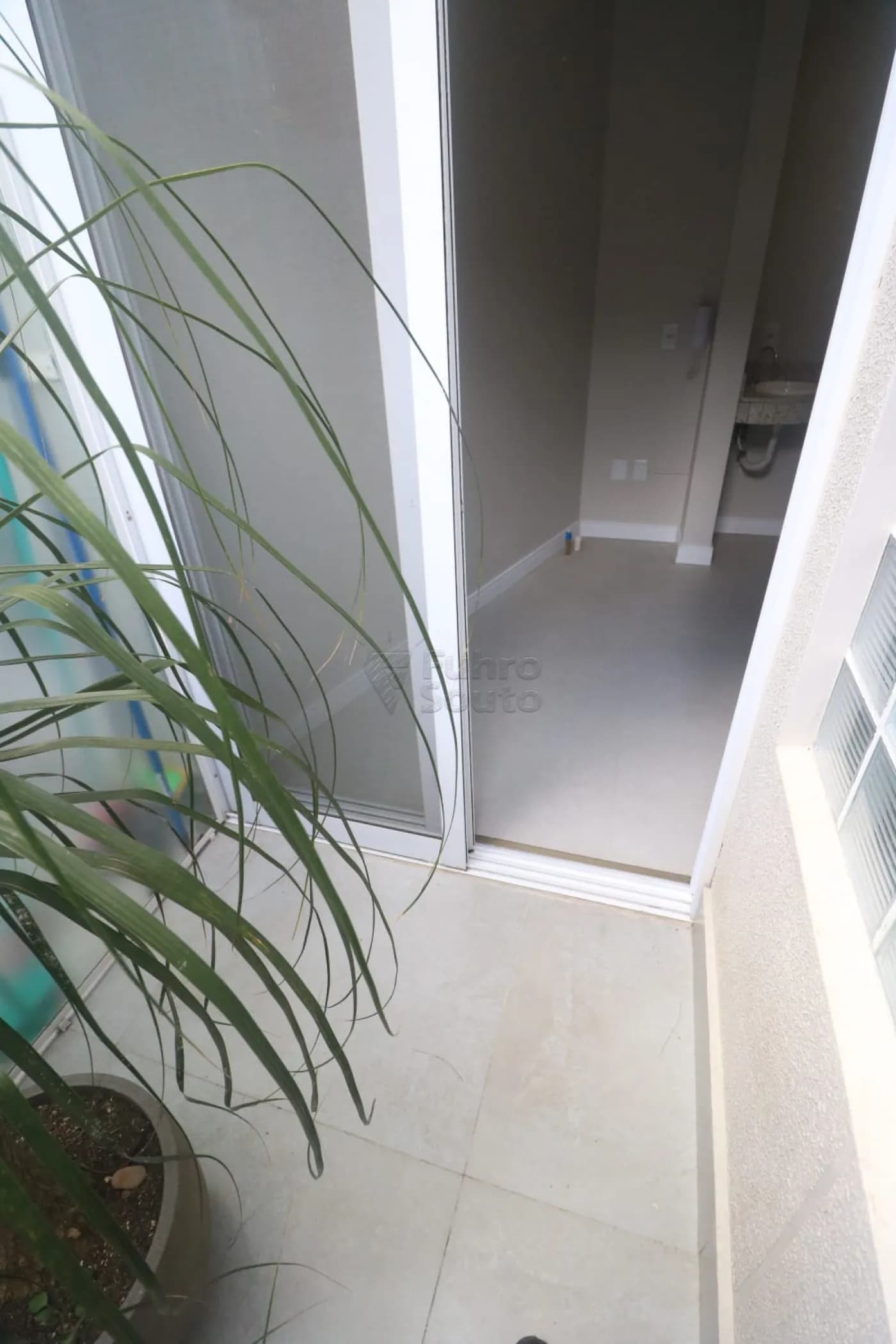 s6675qq-pelotas-comercial-sala-fora-de-condominio-centro-04-12-2025_11-14-20-15.webp