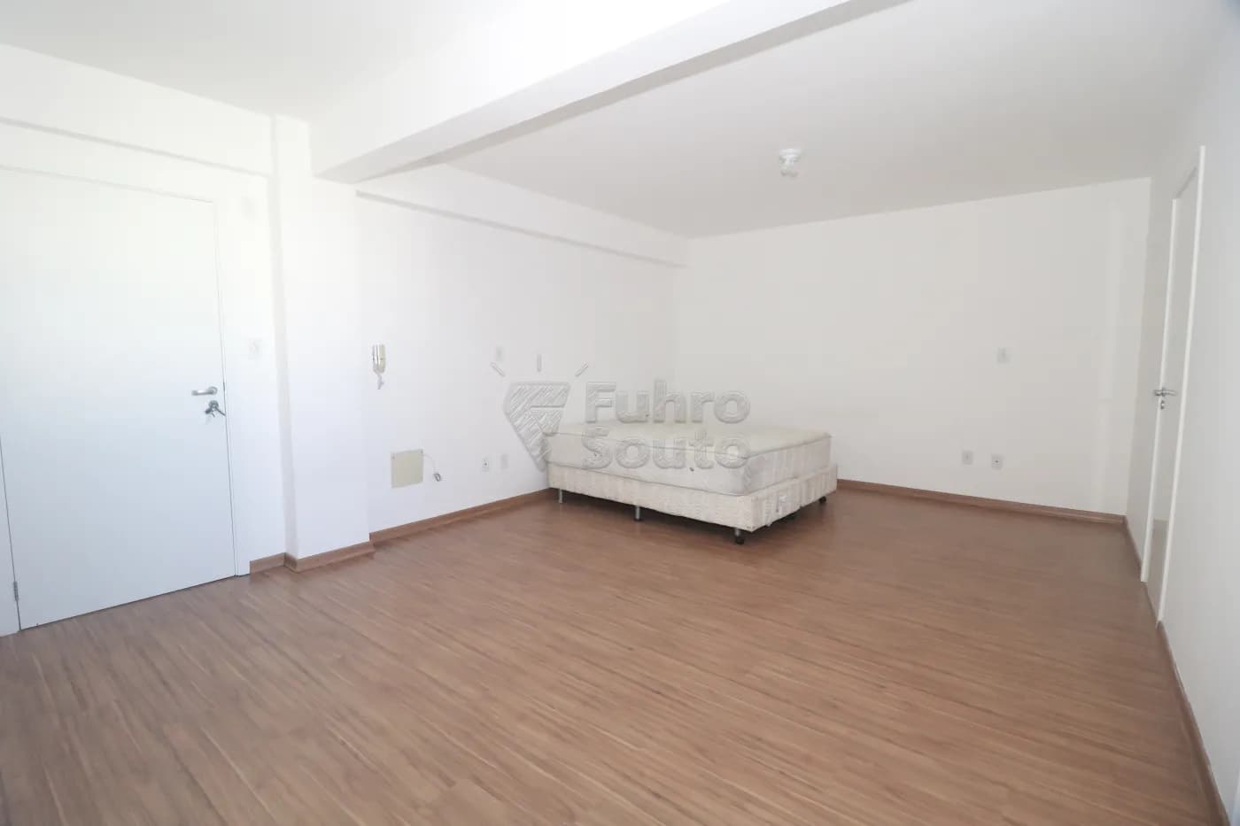 s7t73q-pelotas-apartamento-padrao-centro-20-05-2026_22-48-35-6a0e647352894.webp