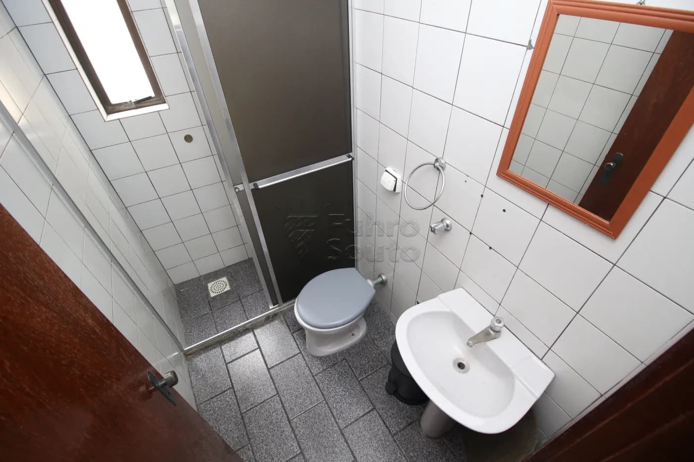 sm4ekp-pelotas-comercial-sala-fora-de-condominio-centro-17-06-2024_18-51-01-10.webp
