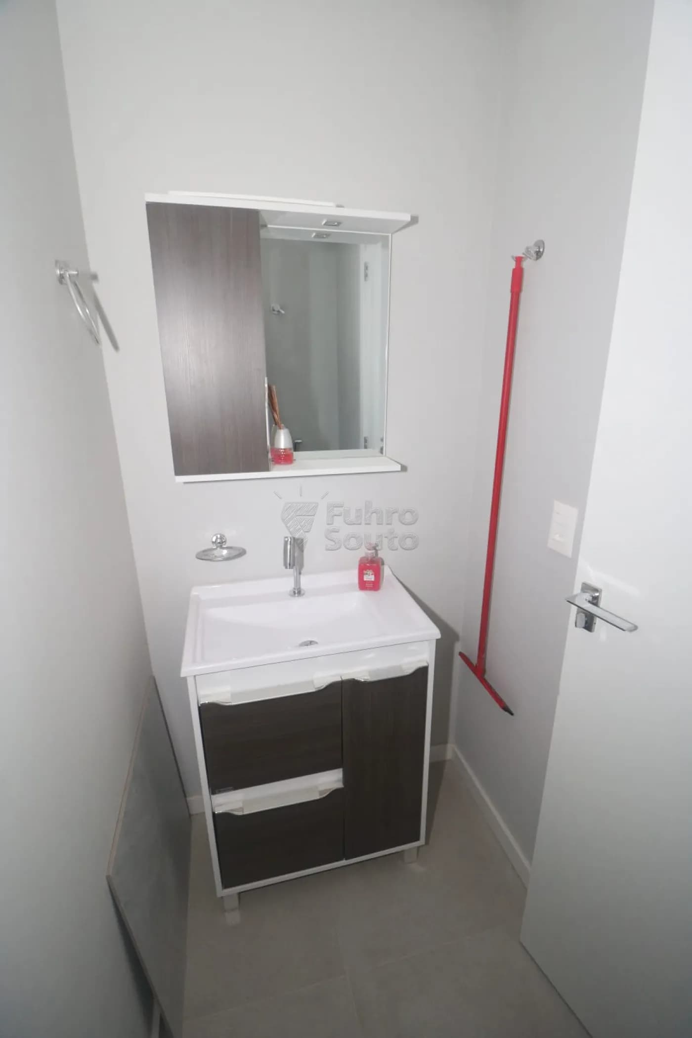 swlegw-pelotas-comercial-sala-em-condominio-sao-goncalo-23-04-2026_17-56-25-69ea87799b5f7.webp