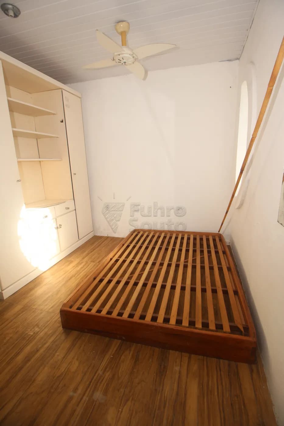 t4a44b-pelotas-casa-padrao-centro-06-11-2025_00-54-47-20.webp