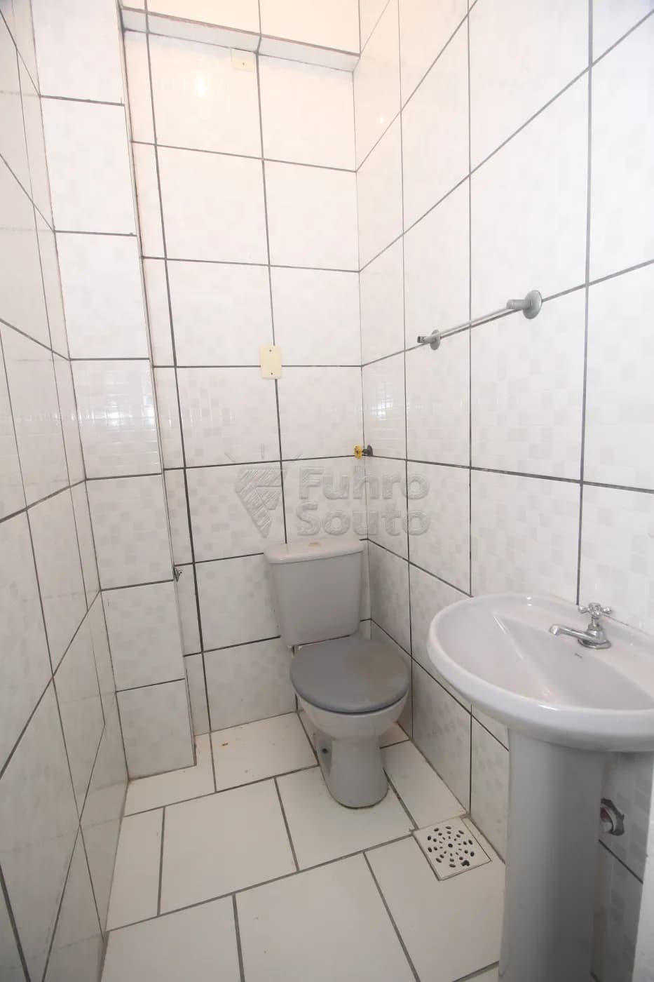 t599aj-pelotas-comercial-sala-fora-de-condominio-centro-07-10-2025_23-32-48-16.webp