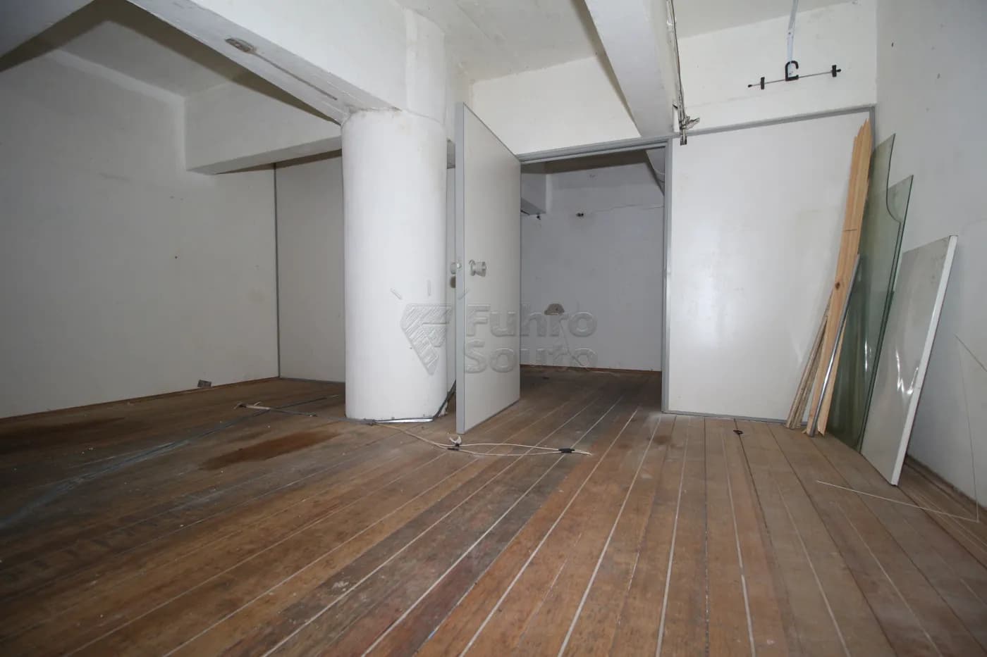 tnnw8u-pelotas-comercial-sala-em-condominio-centro-02-04-2024_23-11-30-9.webp