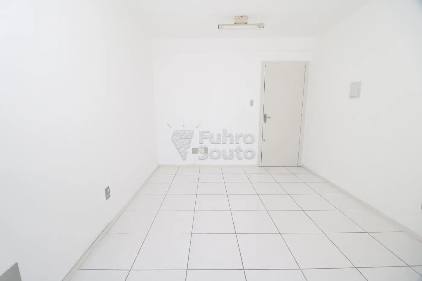 tpg8dl-pelotas-comercial-sala-em-condominio-centro-06-02-2026_01-10-55-698569cfcfd9d.webp