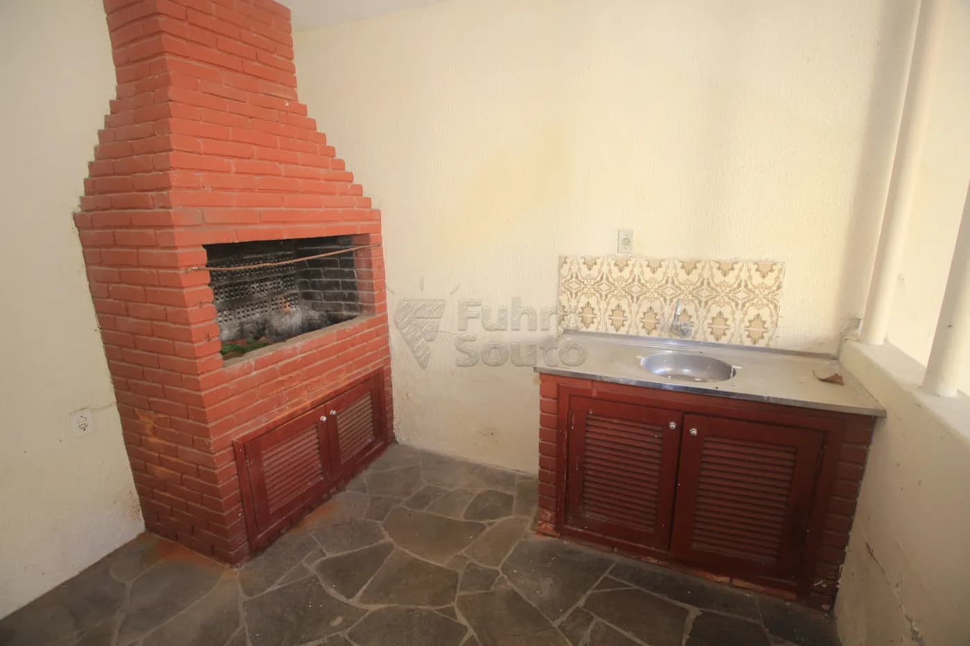 tpjnz2-pelotas-casa-padrao-centro-04-11-2025_01-03-54-32.webp