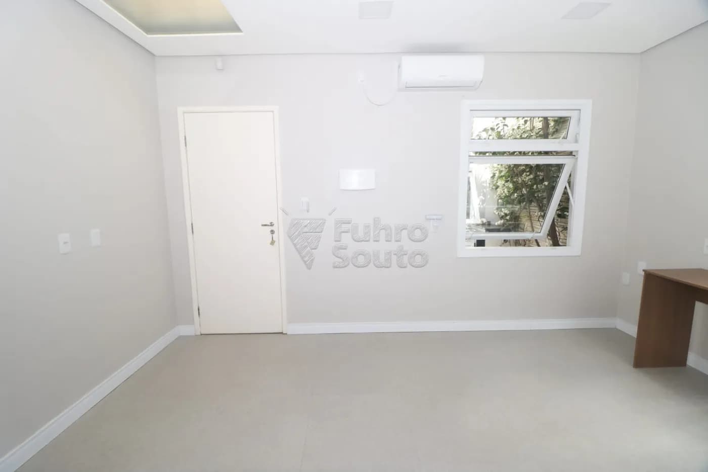 tqkojg-pelotas-comercial-sala-fora-de-condominio-centro-04-12-2025_11-14-13-7.webp