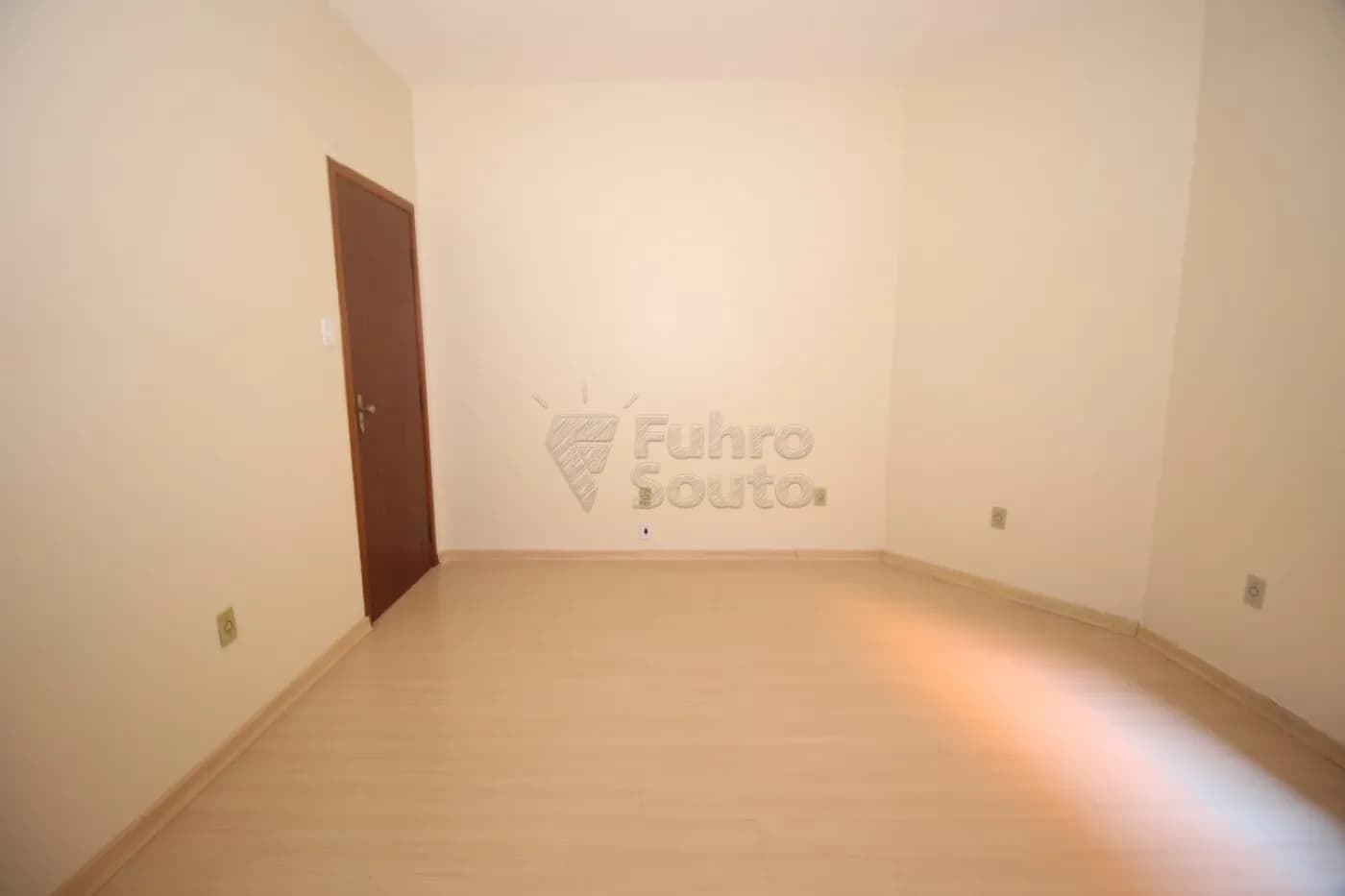 tu9fho-pelotas-comercial-predio-areal-26-08-2025_16-38-22-56.webp