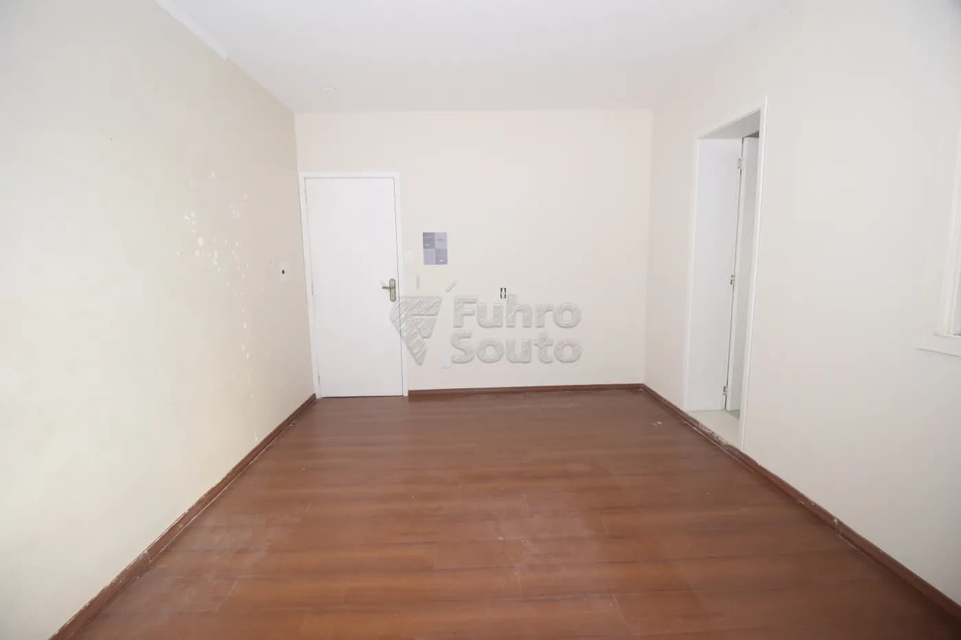 u0l08-pelotas-casa-padrao-centro-22-09-2025_23-39-00-48.webp