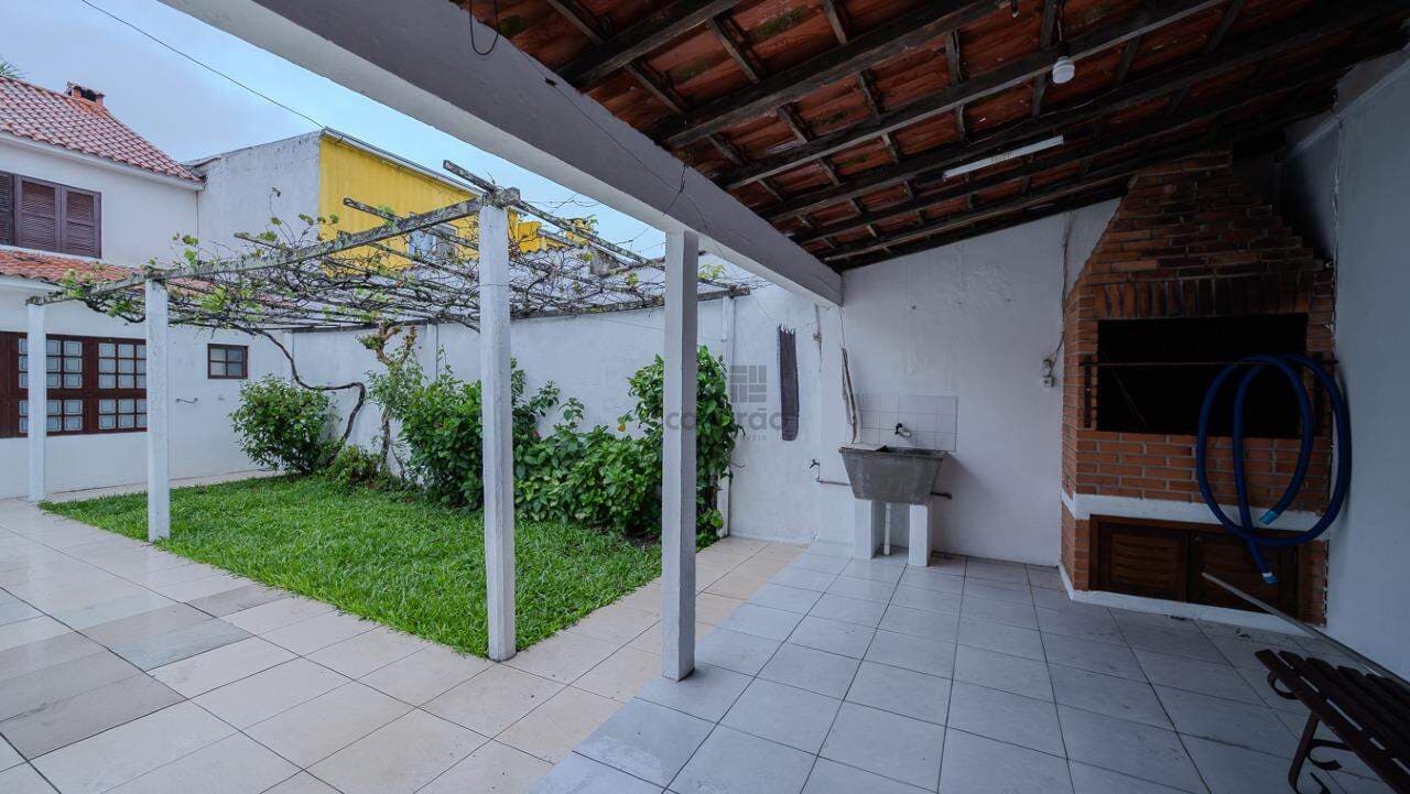 u2ctl8-casa-3-quartos-no-pelotas-varanda-com-churrasqueira.jpg
