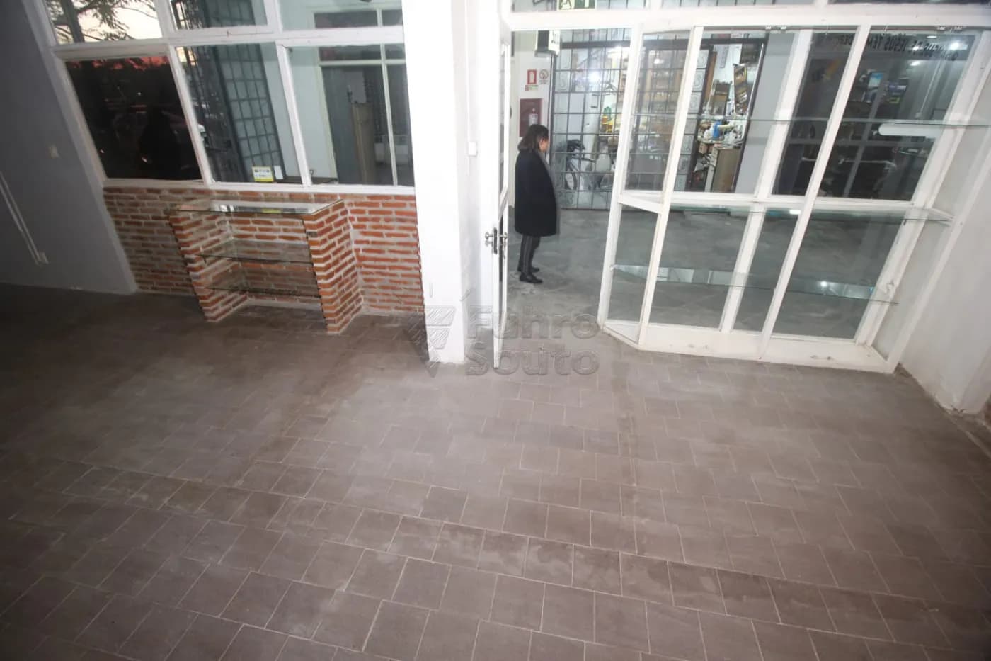 uk631d-pelotas-comercial-sala-em-condominio-fragata-30-06-2025_16-18-41-15.webp