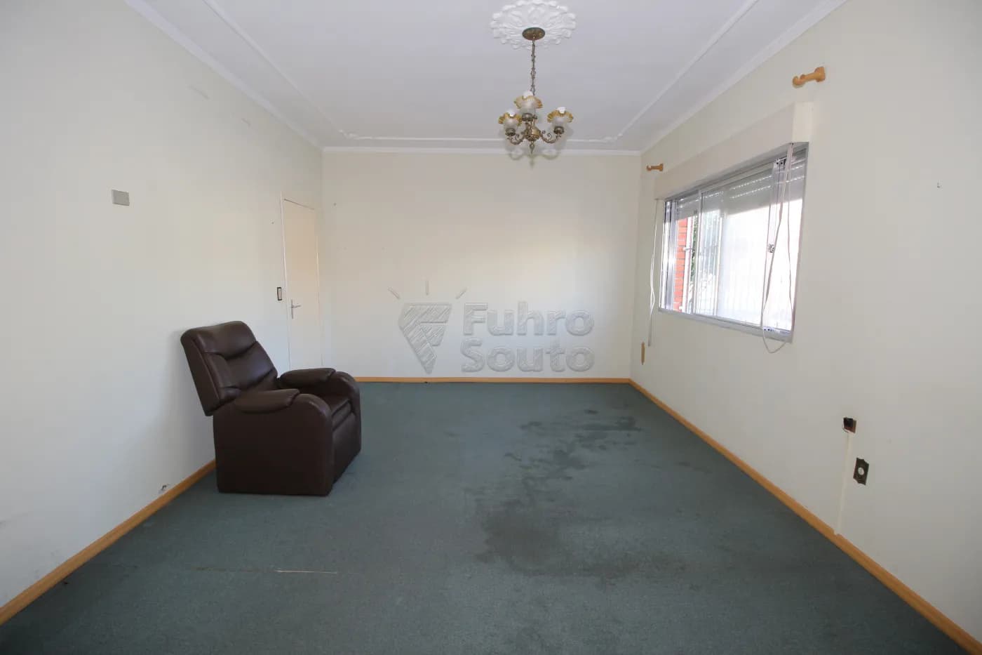 uss6n-pelotas-casa-padrao-centro-26-03-2024_22-21-13-8.webp