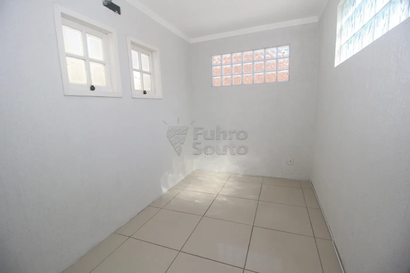 v6055-pelotas-comercial-predio-centro-24-09-2025_23-30-20-49.webp
