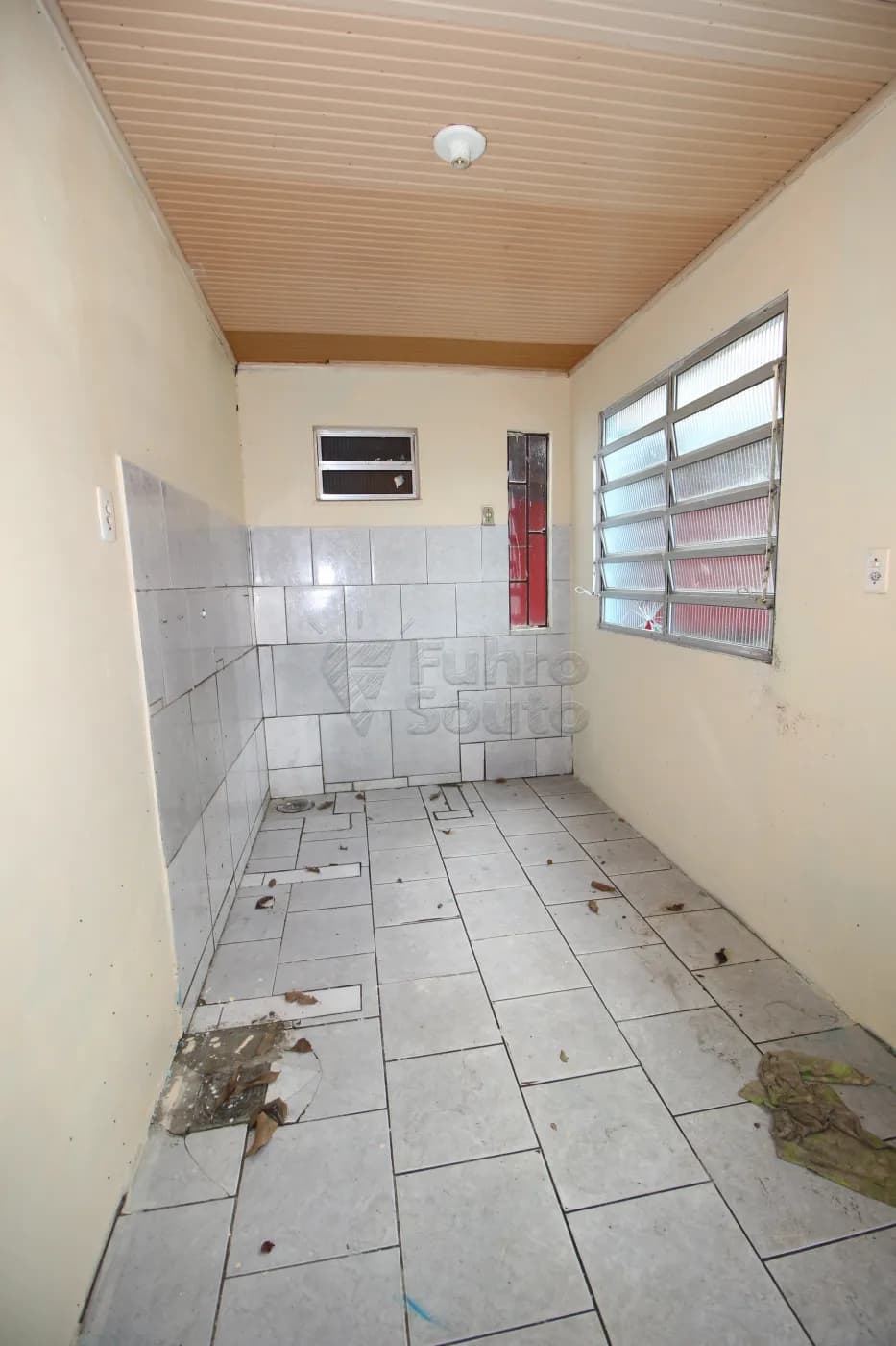vw9n1h-pelotas-casa-padrao-fragata-06-05-2024_23-54-26-24.webp