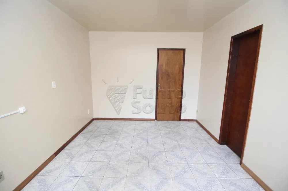 vxrf8i-pelotas-comercial-sala-em-condominio-centro-14-04-2023_22-43-32-5.webp