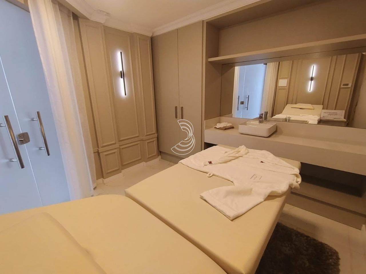 wfqaoc-iRn3Lk16VTOb2_11395688d2242ab1e2_zQyZGIyM2U0OTlk_o_wm.jpg