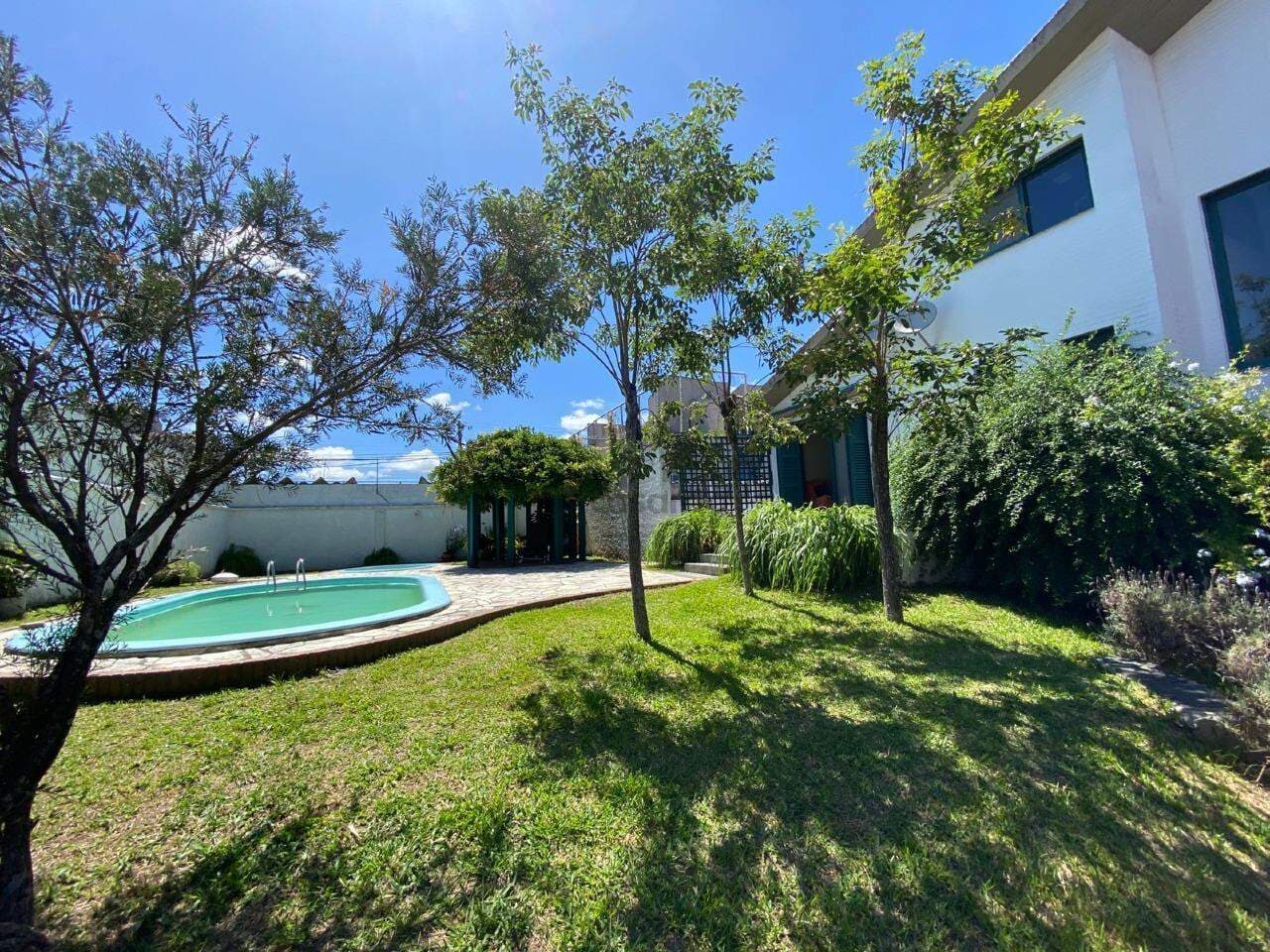 x78xrh-casa-comercial-10-quartos-no-pelotas-patio-interno.jpeg