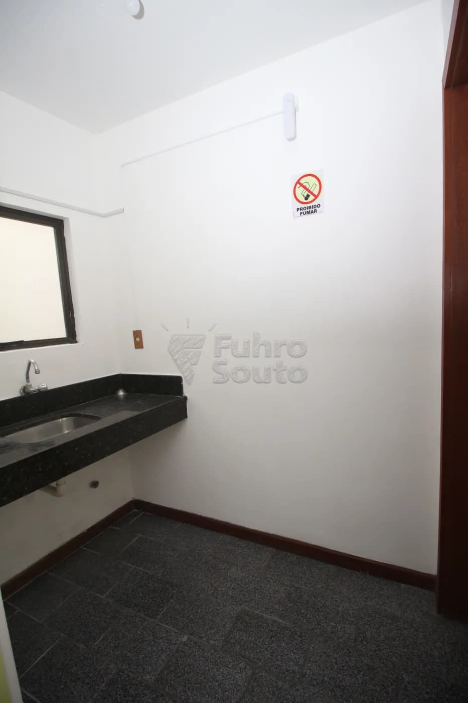 xds5j-pelotas-comercial-sala-em-condominio-centro-17-06-2024_18-53-02-5.webp