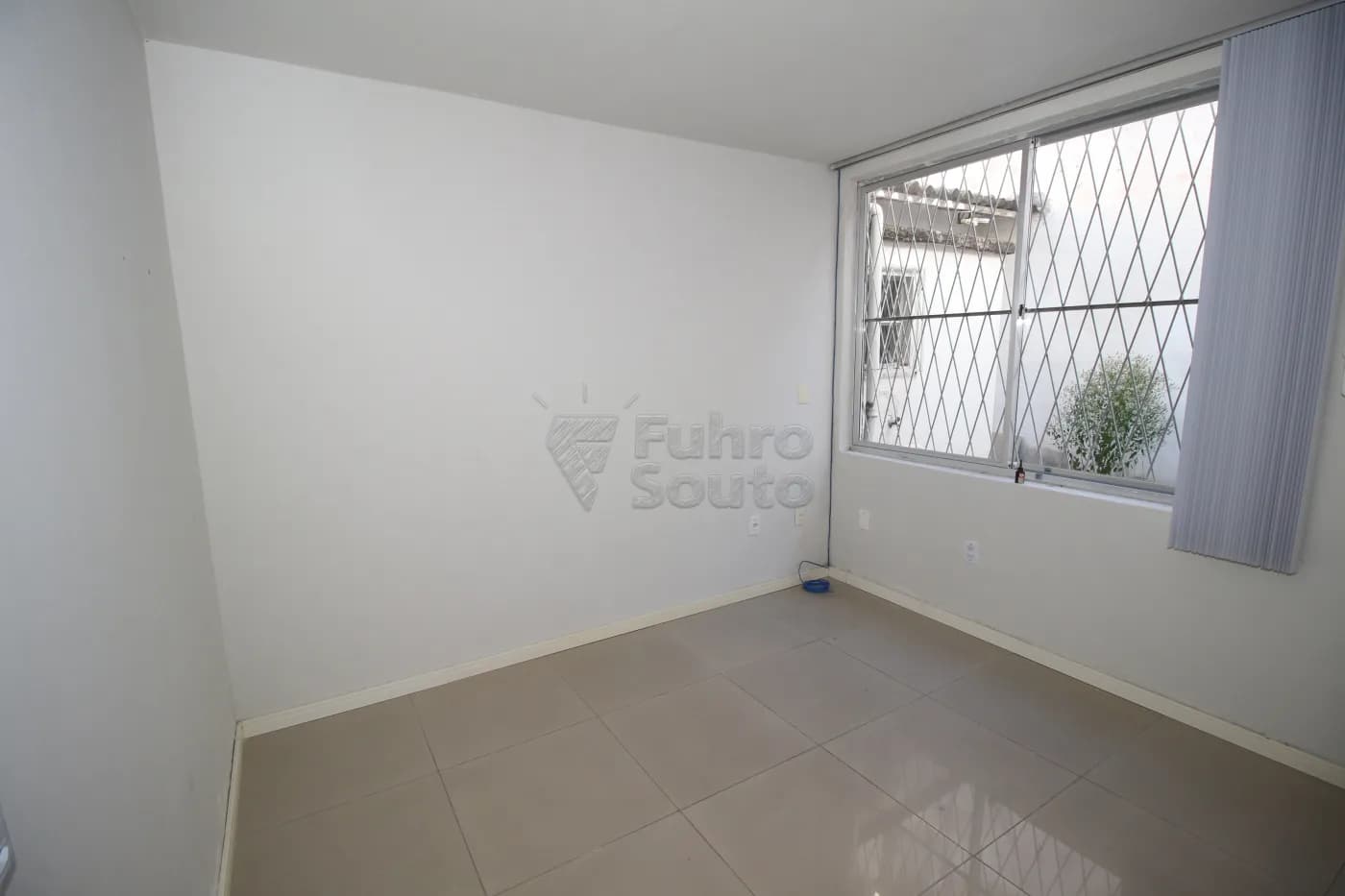 xkz02b-pelotas-casa-padrao-centro-22-03-2024_23-31-20-23.webp