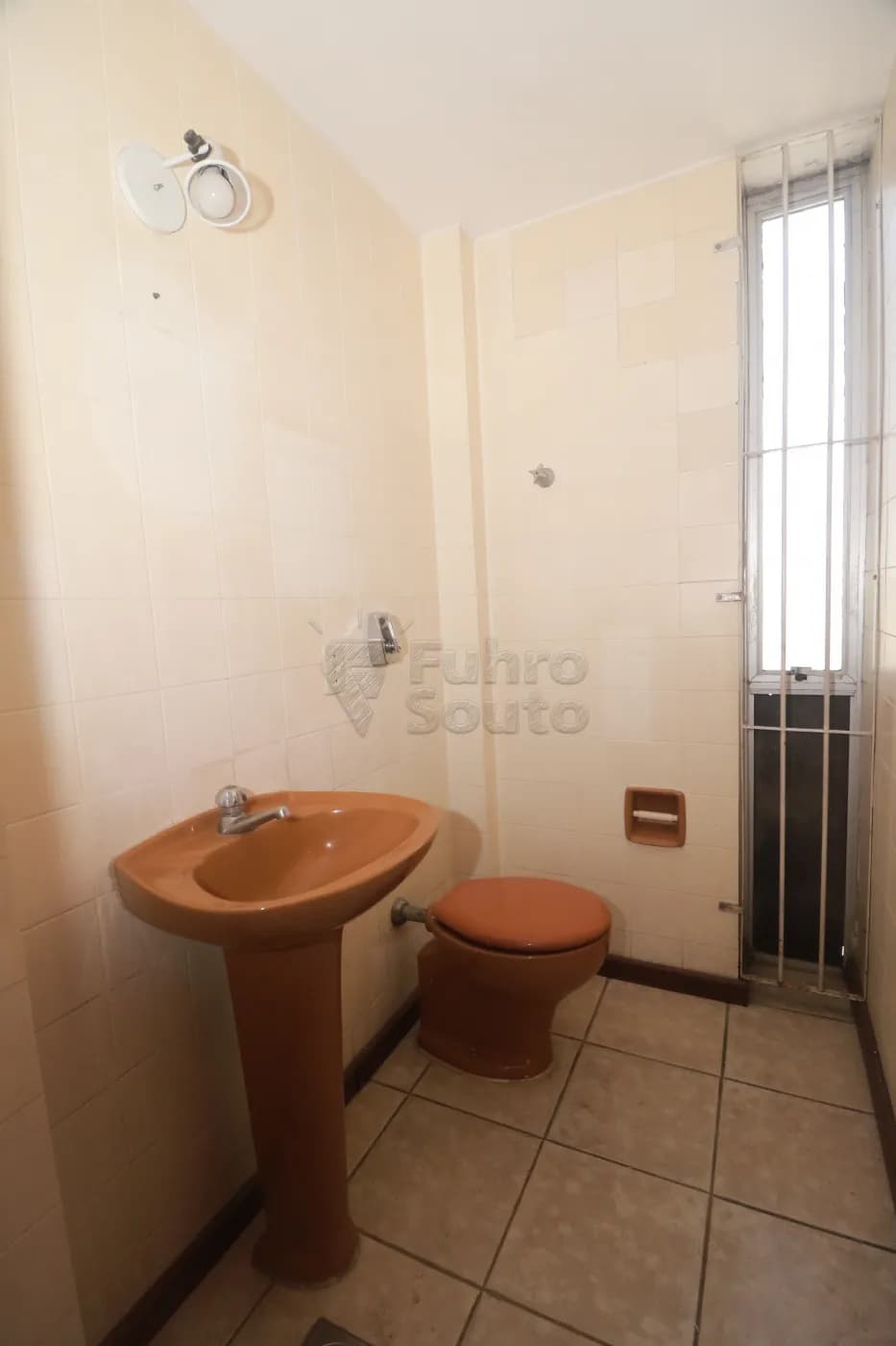 xn4tqq-pelotas-comercial-sala-em-condominio-centro-05-02-2026_00-48-36-698413143863b.webp