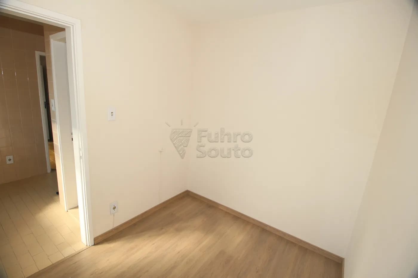 xnas9a-pelotas-apartamento-padrao-centro-02-08-2024_23-31-56-22.webp