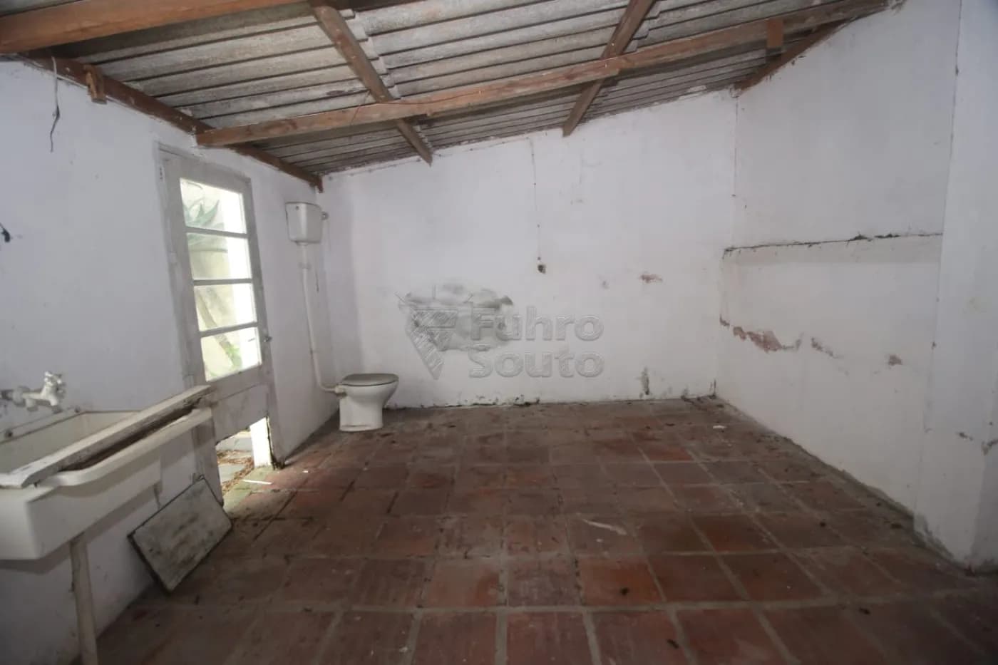 xozwnb-pelotas-casa-padrao-centro-22-10-2025_11-40-33-34.webp