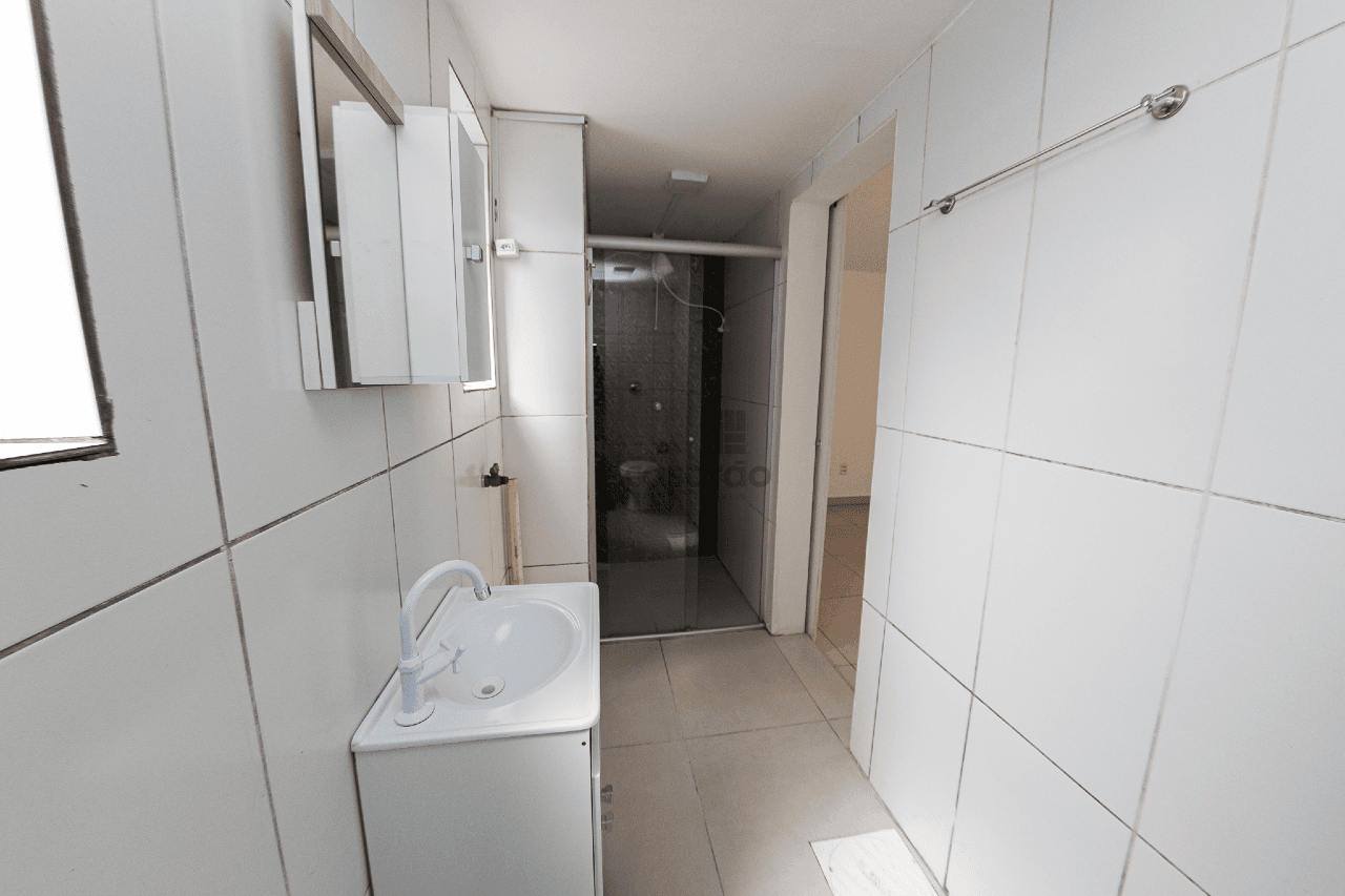 xz87mc-studio-1-quarto-no-pelotas-banheiro-social.png