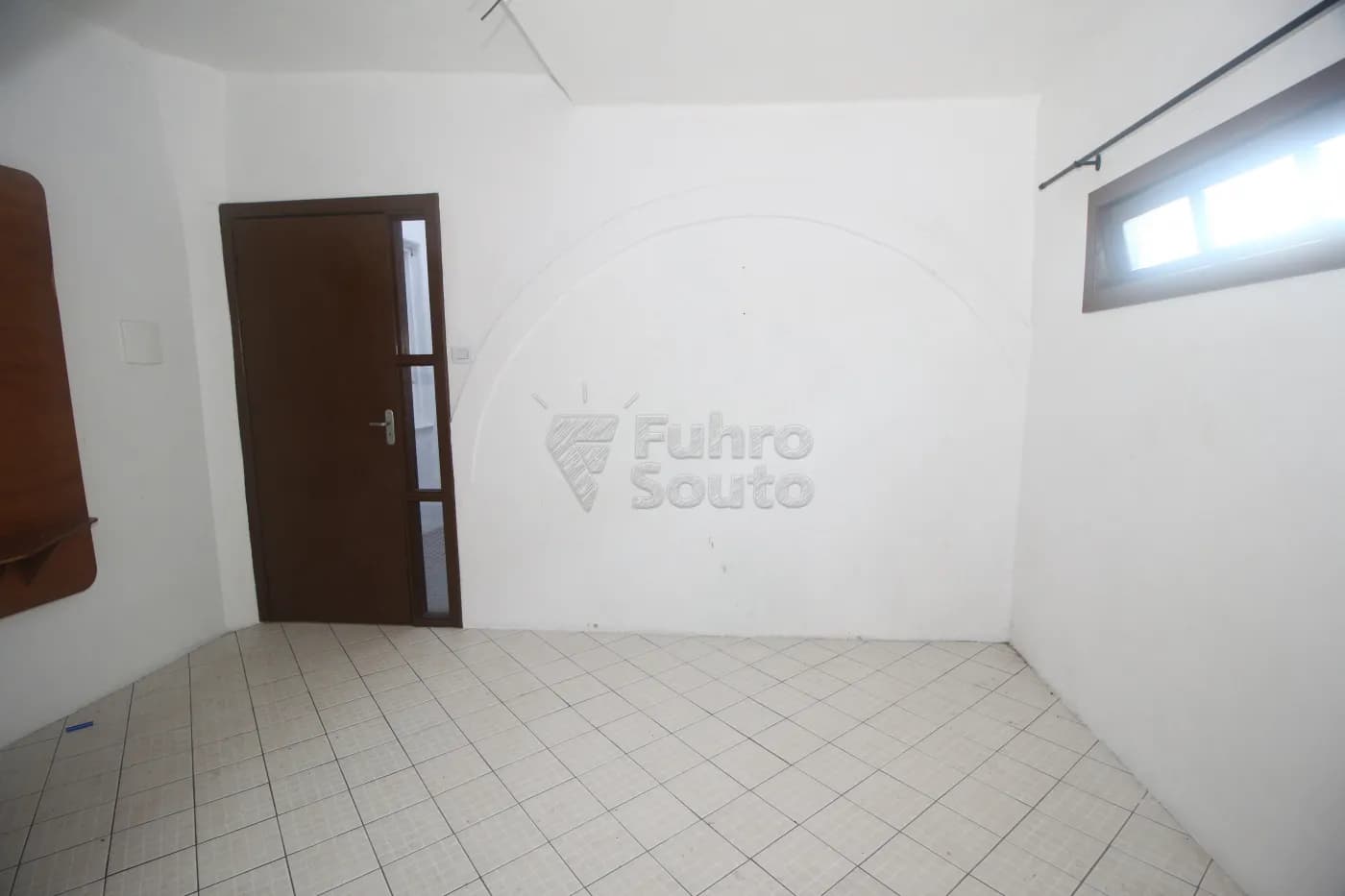 y2k5q-pelotas-casa-padrao-centro-06-11-2025_00-55-01-32.webp