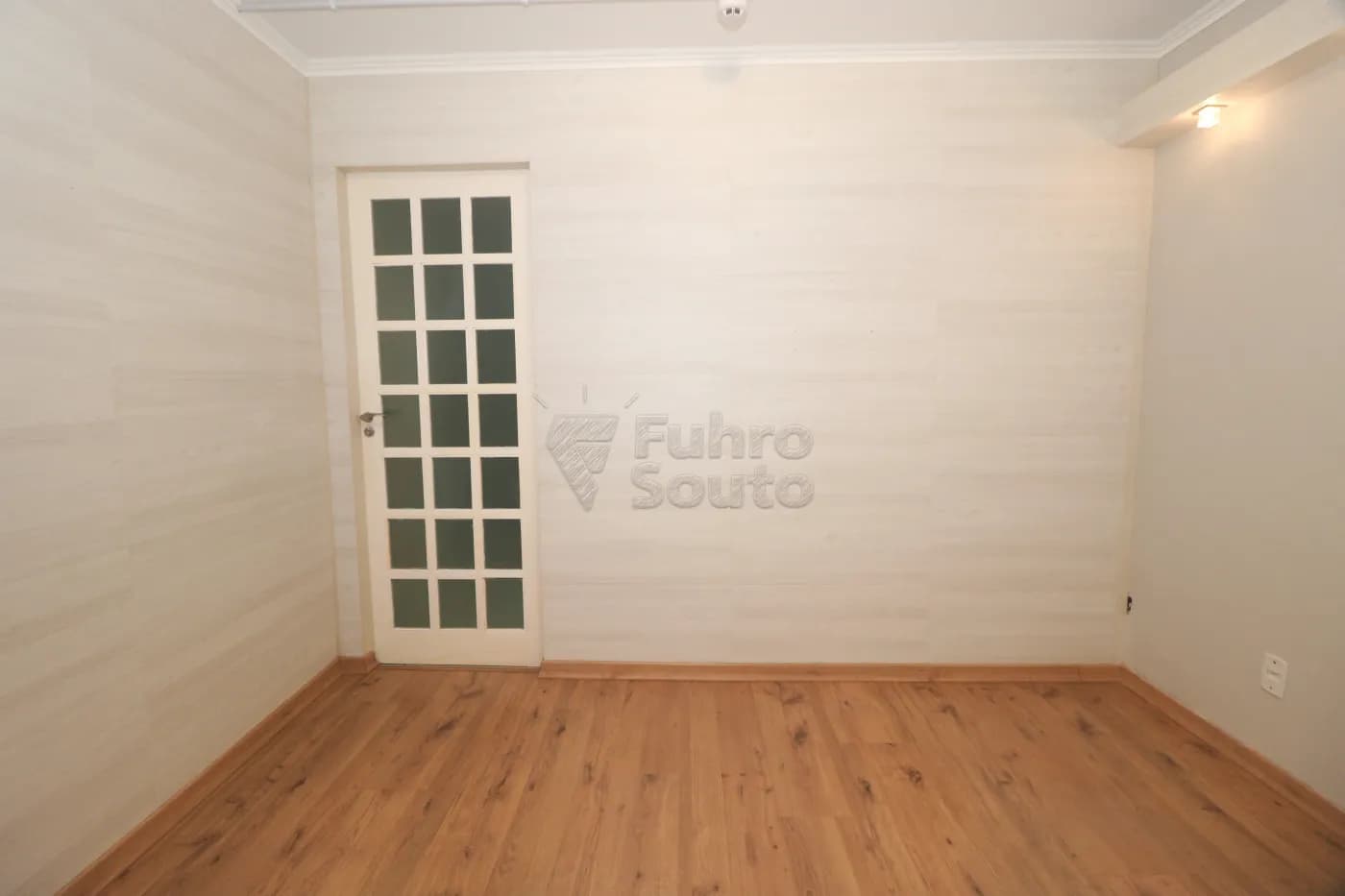 yhfxx-pelotas-comercial-sala-em-condominio-centro-07-07-2026_00-06-26-6a4c6d32aaf61.webp