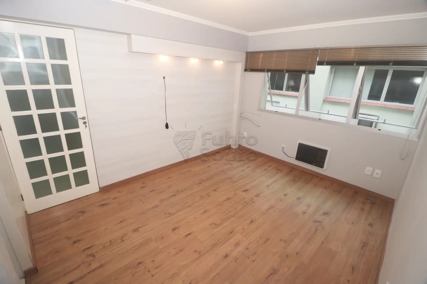 yhs3og-pelotas-comercial-sala-em-condominio-centro-07-07-2026_00-06-32-6a4c6d3891db3.webp