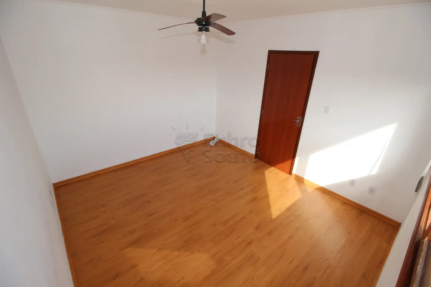 z9jc7q-pelotas-apartamento-padrao-centro-22-04-2024_23-39-41-17.webp