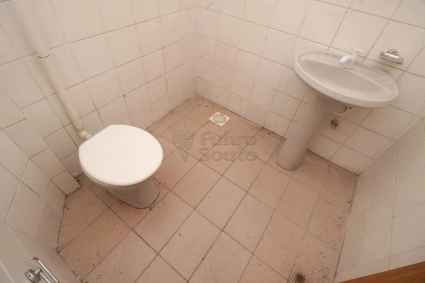 z9vk7-pelotas-comercial-loja-em-condominio-centro-12-12-2025_13-36-14-693c447eb6efd.webp
